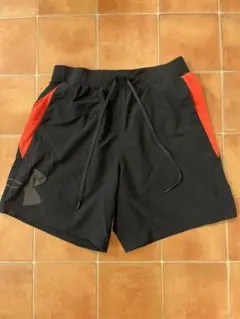 Under Armour ショートパンツ ブラック/レッド