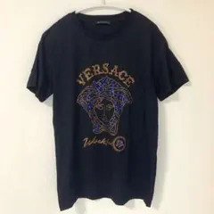 ヴェルサーチ Ｔシャツ クルーネック 丸首 ロゴ Ｓ 黒 綿 絹 デートのサムネイル