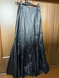 レザー素材　フレアロングスカート黒