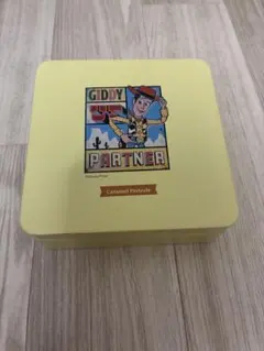 ピクサー展　ウッディ キャラメルプレッツェル缶　空き缶