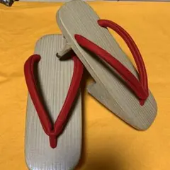 ぽっくり木製下駄 赤い鼻緒 伝統的スタイル