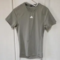 【Mサイズ】adidas アディダス TECHFIT 半袖 グレー