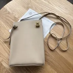LOEWE ロエベ スマホショルダーバッグのサムネイル