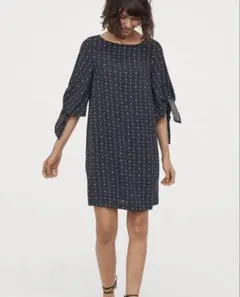 新品H&M ネイビー花柄リボン袖チュニック