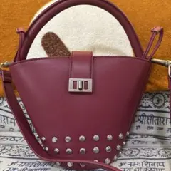Charles & Keith ショルダーバッグ ワインレッド タッセル付き - メルカリ