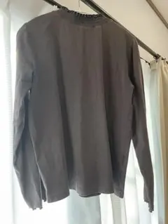 フリルハイネック