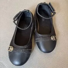 MICHAEL KORSブラックストラップ付きバレエシューズ