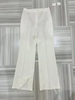 GU セミフレアパンツ　オフホワイト　新品　M スリット