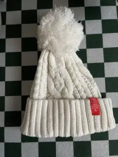 ホワイト ケーブル編み ニット帽 ポンポン付き