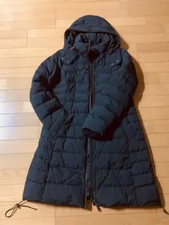 ブラックフード付きダウンジャケット