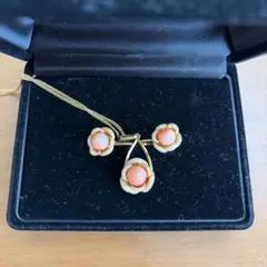 ネックレスとイヤリングのセット 花モチーフ本珊瑚