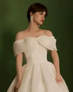 ウェディングドレス　結婚式　前撮り　写真撮影　大きな前リボン　可愛い　白　贈り物