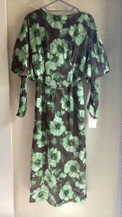 Lily Brownタグ付き新品花柄長袖ワンピース