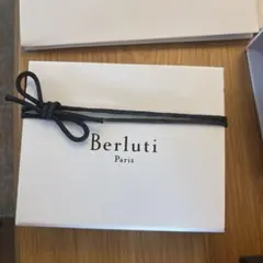 Berluti リボン付きボックス(空箱) BERLUTI 1895年 パリ ボックス 空箱 大 - メルカリ