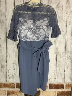 エレガントなブルーグレードレス