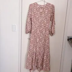 ❤️新品未使用 訳あり❤️アンドドットノスタルジア Vネック 花柄ワンピース Ｍ