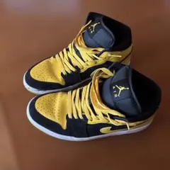 Nike Air Jordan 1 Mid イエロー ブラックのサムネイル