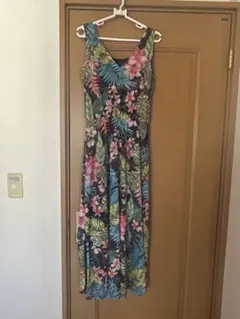 値下げ　花柄ロングワンピース ノースリーブ リゾートワンピース マルチカラー　⭐︎