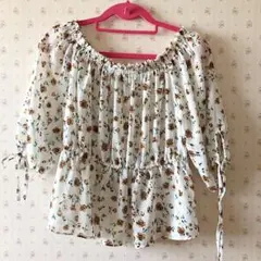 小花柄プリーツトップスのサムネイル