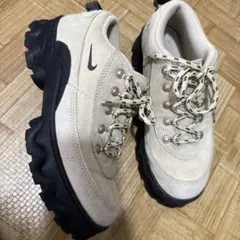 NIKEナイキ ウィメンズ ラハール LOW スニーカー