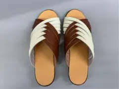 ブラウンホワイト クロスストラップサンダル