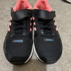 adidas 黒/ピンク スニーカー ベルクロ付き