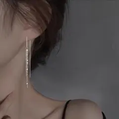 ピアス　ロングチェーン　クリスタル　フォーマル　カジュアル