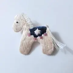 刺繍ブローチ 馬 午年 ビーズ刺繍ブローチ ハンドメイド
