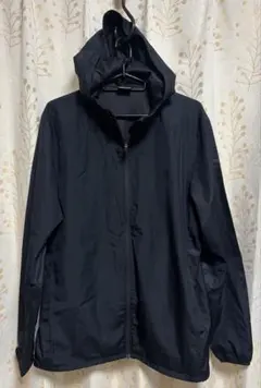 UNDER ARMOUR ナイロンジャケット 黒 フード付き