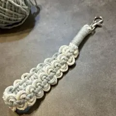 マクラメ　ハンドストラップ