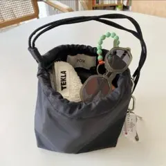 【美品】nugu POIKドローストリングショルダーバッグ チャコール　グレー