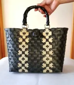 プラカゴバッグ！バンブー風持ち手の素敵なデザインのバッグ　黒✖ベージュ