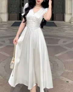 美品 パールVネック サテンドレス