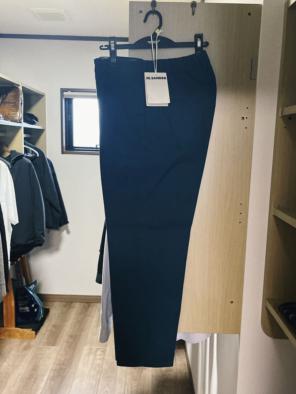早*き様 JIL SANDER コットンテーパードスラックス　J21KA0011のサムネイル