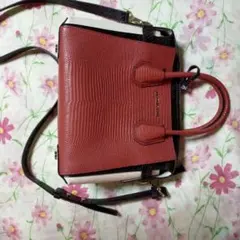 赤と白のクロコダイル風ショルダーバッグ