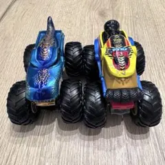HotWheelsモンスターカーセット 恐竜とスカルデザイン