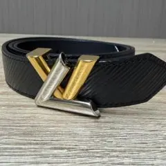 Item thumbnail for item 7c101244-852b-4b0e-8c86-923e2a5dd018