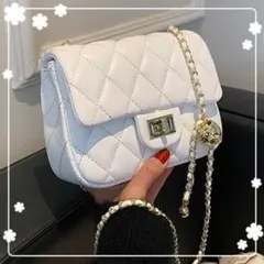 チェーンバッグ　チェーンショルダーバッグ　ミニバッグ　キルティングバッグ　白