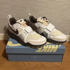 Travis Scott × Nike Zoom Field Jaxxのサムネイル