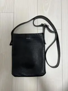 Hender Scheme ブラックレザーショルダーバッグ エンダースキーマ henderschemeブラックレザーショルダーバッグ