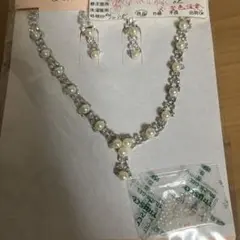 パールとビーズのネックレス、イヤリング