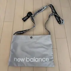 New Balance サコッシュ グレー ロゴストラップ