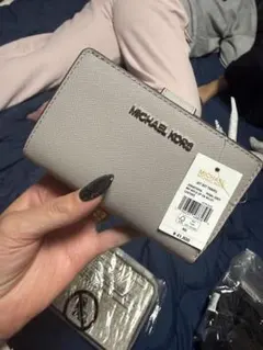 MICHAEL KORS 二つ折り財布 パールグレー