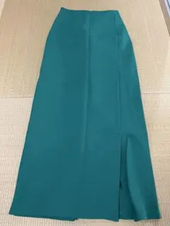 アーバンリサーチ　緑色ロングスカート スリット入り