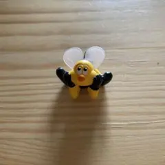 キンダーサプライズ　おもちゃ　ミツバチ