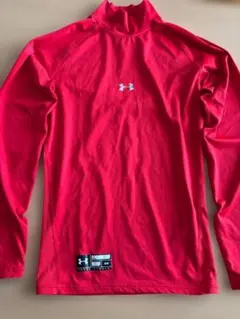 Under Armour レッド アンダーシャツ MD