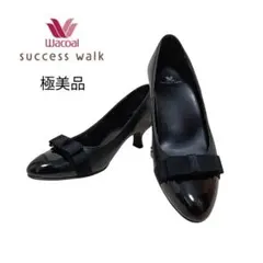 極美品サクセスウォーク パンプス レザーエナメル切替 リボン ブラック 22.5のサムネイル