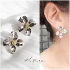 No.142 艶シルバー 大人 お花ピアス ゴールドもあります