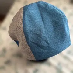 青とベージュの花柄裏地の帽子