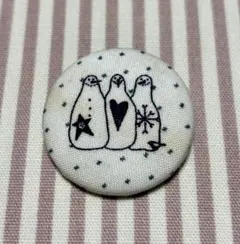 くるみボタンブローチ（雪だるま）